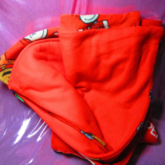 Peanuts Charlie Brown And Friends 88" x 58" Fleece Blanket - Picture 2 of 3